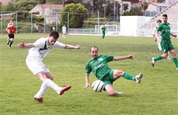  Izolan Saša Božičić (v zelenem dresu, št. 18) se je v Izoli veselil zmage Krke