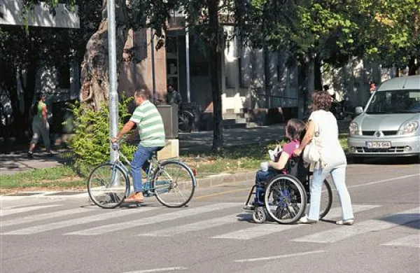 Ovire za invalide niso le arhitektonske, pravi Valter Adamič, a tudi teh je še kar nekaj 
