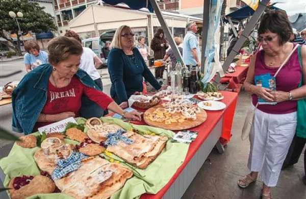 Gospodinje so spekle dobrote celo v obliki deklic (Šavrink)