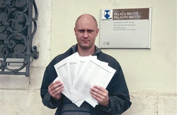 Primož Turk z več kot 150 podpisi   za ohranitev čitalnice