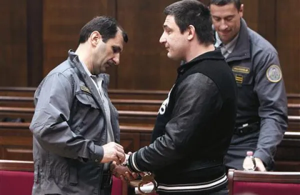 Matjažu Trampužu so po odločitvi senata koprskega okrožnega sodišča pred dvema mesecema sneli lisice, od takrat se skriva pred policijo