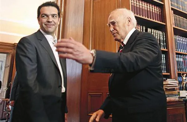 Predsednik stranke Siriza Aleksis Cipras in predsednik države Karolos Papoulias