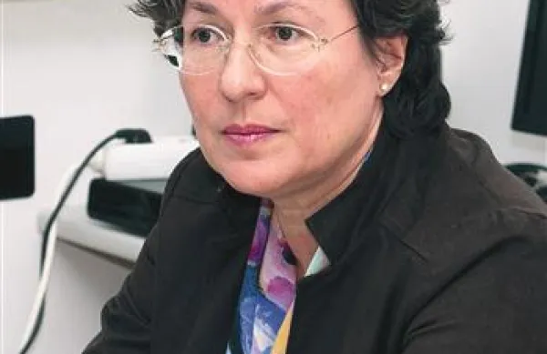 Gordana Živčec Kalan se poteguje za predsednico zdravniške zbornice. Njen protikandidat je Valentin Sojar.