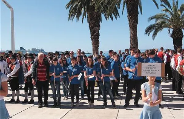 Mladi člani Pihalnega orkestra Ilirska Bistrica so bili zadovoljni s svojim nastopom na    festivalu  v Splitu