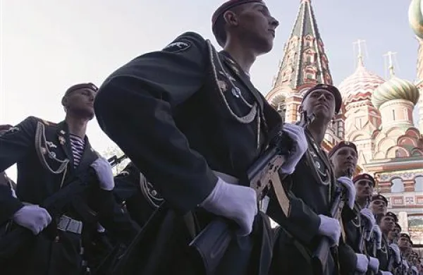 Prizor z generalke parade na moskovskem Rdečem trgu