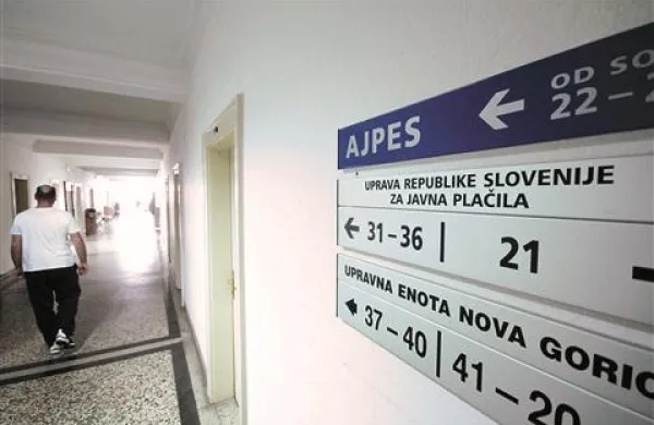 Urad za javna plačila namerava  zaradi varčevanja ukiniti svojo enoto v Novi Gorici, župan Matej Arčon pa ga prepričuje, da jih bo to stalo še več, pa še uporabniki in zaposleni bodo na slabšem