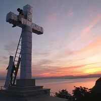 Verzel je križ pred vžigom zaščitil