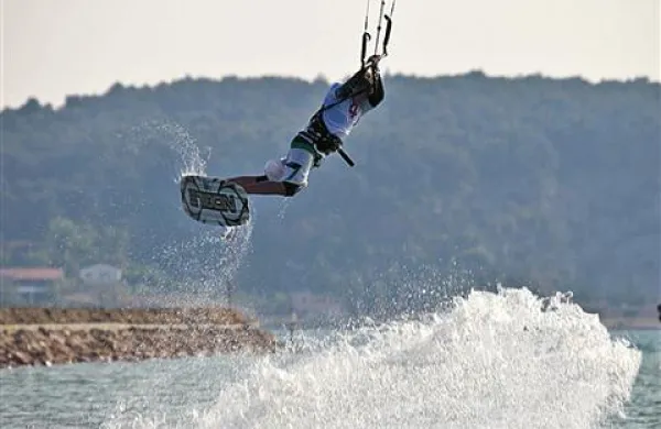  Jutri se pred Portorožem pričenja tridnevno državno prvenstvo v jadranju na deski in kiteboardingu