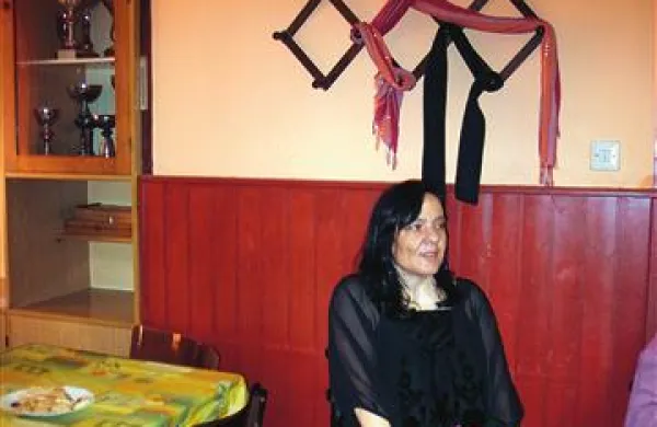 Slikarka Dragica Sušanj slika z usti