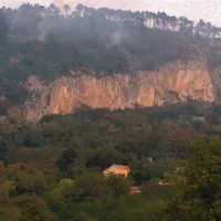 Vlak požara na Kraškem robu ni povzročil prvič. Na fotografiji je požar iz leta 2011