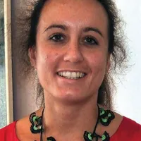 Vita Poštuvan: “Prej ko človek v hudi stiski poišče strokovno pomoč, prej stopi na pot razreševanja.” 
