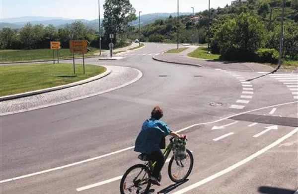 Koprska občina bo kmalu poskrbela za gradnjo druge faze kolesarske steze Koper-Vanganel