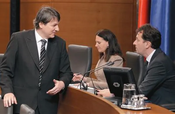 Minister za finance Janez Šušteršič bo moral poiskati še 130 milijonov evrov za krpanje proračunske luknje
