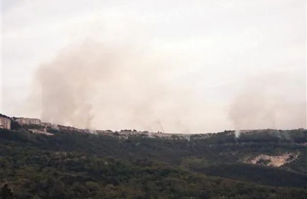 V petek popoldne je vlak zanetil  16 manjših požarov