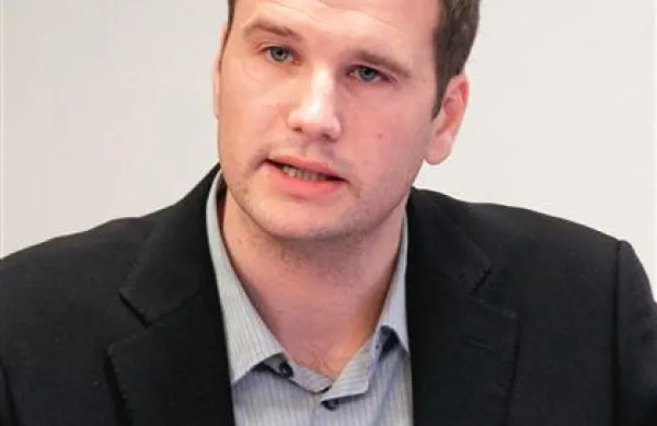 Denis Bele: “Z denarjem, ki bi ga zagotovili v sosednjih občinah,  bi po letu 2015 krili stroške sanacije in zaprtja  odlagališča, ocenjene na do tri milijone evrov. Če se ne bomo  dogovorili  s piranskim Okoljem ali koprsko Komunalo, bomo  po avgustu  prisiljeni  podražiti  cene za ravnanje z  odpadki. S  to dejavnostjo smo lani  ustvarili  286.000 evrov minusa,  občina tega zneska  za zdaj ne subvencionira.”