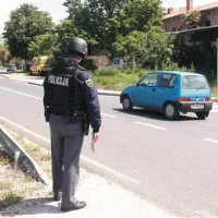 Policisti so postavili blokade in roparja še iščejo