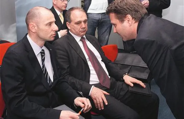 Nova nadzorniška logika: ker se Marko Rems, Tomaž Martin Jamnik, ki je nedavno odstopil, in Gregor Veselko (na fotografiji) ne razumejo najbolje, nadzorniki predlagajo le enočlansko upravo  
