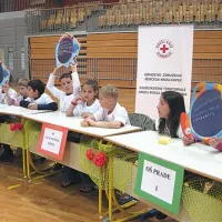 Sedemnajst ekip četrtošolcev z vseh osnovnih šol v koprski občini je  merilo svoje znanje v kvizu Kaj veš o Rdečem križu
