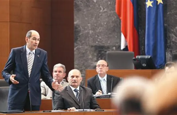 Slovenija je svoje varčevalne ukrepe sprejela pozno, a Janez Janša upa, da še pravočasno