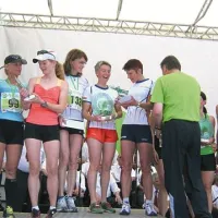 Članice Norice (v sredini) komentirajo priznanja, ki jih je izročil ljubljanski župan Zoran Janković. Četrta z leve je Danica Kovačič, sledita Katja Rakušček in Valerija Mrak.