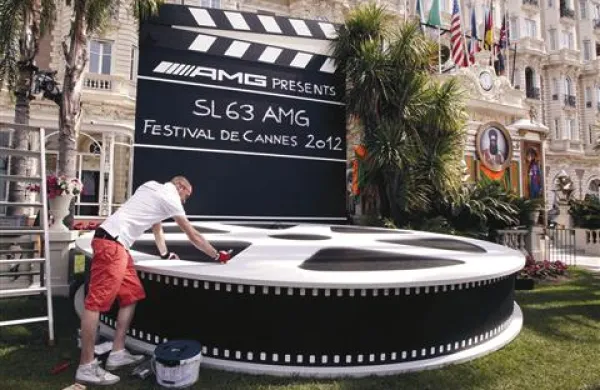 Še zadnje priprave na začetek filmskega festivala v Cannesu 