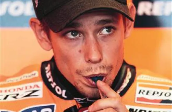Svetovni motociklistični prvak Casey Stoner je danes pred dirko za VN Francije v Le Mansu presenetljivo napovedal konec kariere po koncu letošnje sezone