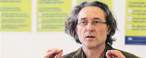 &ldquo;Lažje je obvladovati ljudi, ki so manj izobraženi&rdquo;