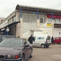 Neznan moški je popoldne oropal odkupovalnico zlata Edison Gold, ki se nahaja nad tržnico v Kopru