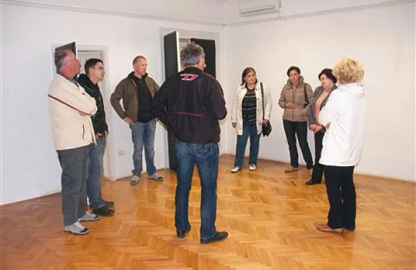 V nekdanjo občinsko stavbo se selijo društva