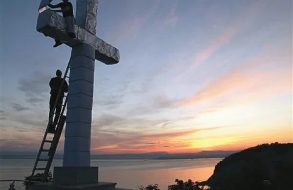 Umetniški projekt Sveti križ 2 je Dean Verzel izvedel 10. aprila