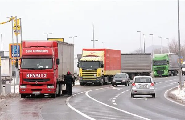 Vozniki težkih tovornjakov  in vlačilcev so med tistimi poklici, po katerih delodajalci pogosto povprašujejo