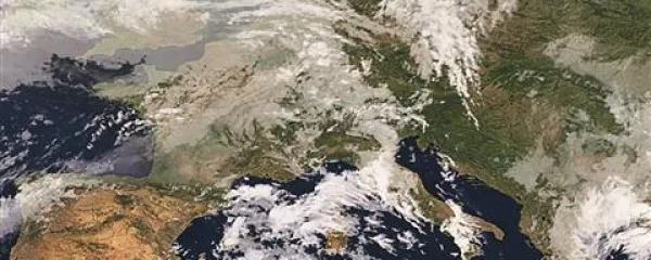 Za zdaj še vztraja anticiklon, vendar se nad zahodnim Sredozemljem že poglablja višinska dolina