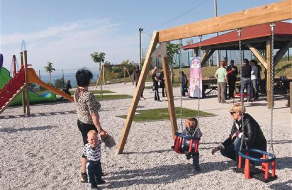 Utrinek s petkovega odprtja igrišča