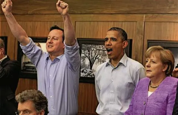 Zmage se je veselil tudi britanski premier Cameron, ki si je skupaj z ameriškim predsednikom Obamo in nemško kanclerko Merklovo tekmo ogledal med zasedanjem vrha G8 