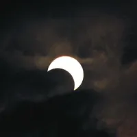 Azijce je razveselil kolobarjasti sončev mrk