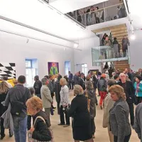 V prenovljeni in po novem prostorni  Mestni galeriji se je v petek  trlo obiskovalcev