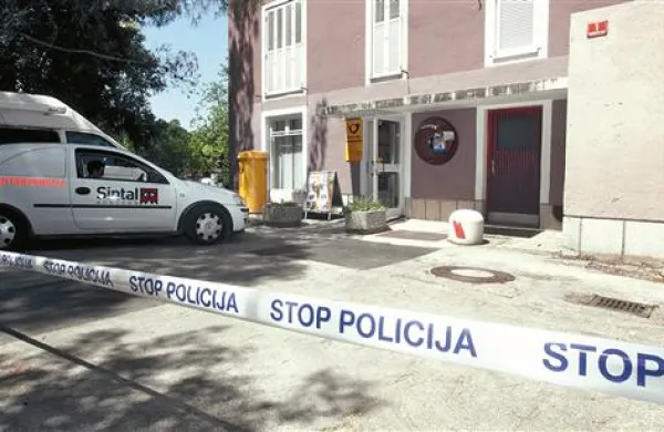 Danes ob 8.30 so vnovič oropali semedelsko pošto