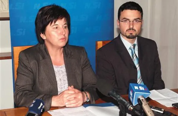 Predsednica NSi Ljudmila Novak in  poslanec Matej Tonin