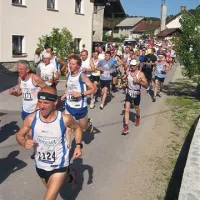 Tomaž Ferjančič med prvimi na čelu kolone, tik po startu