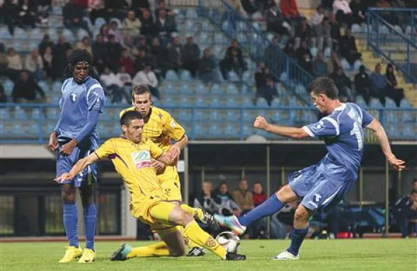 Vito Plut (na fotografiji) desno je bil najboljši strelec Hita Gorice v sezoni 2011/12