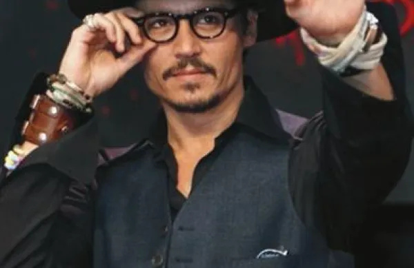 Ameriški igralec Johnny Depp se lahko ponaša z novim nazivom, postal je častni član indijanskega plemena Komanči