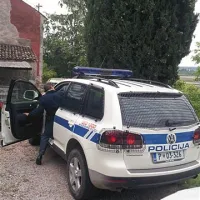 Policisti so ob 7. uri zjutraj začeli hišno preiskavo na domu direktorice piranskega pomorskega muzeja Martine Gamboz