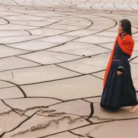 Pesem dveh konjev, Urna Chahar - Tugchi