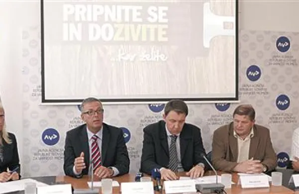 Na novinarski konferenci Javne agencije za varnost prometa so predstavili aktualno stanje varnosti cestnega prometa v Sloveniji