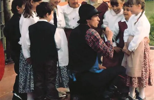 Program Ajnsa so začeli najmlajši folkloristi