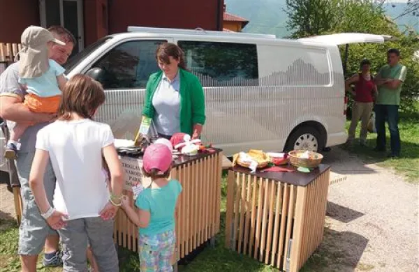 V  zavodu Triglavski narodni park so mobilno informacijsko točko prvič predstavili v Tolminu