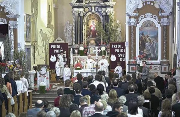 Štirinajst poslancev SD in Pozitivne Slovenije je v zakonodajni postopek vložilo novelo zakona o verski svobodi, s katero med drugim predlagajo odpravo državnega sofinanciranja prispevkov za socialno varnost duhovnikov