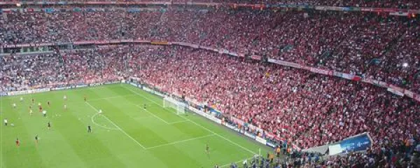 Stadion sprejme 70.000 gledalcev in sodi med najbolj moderne objekte te vrste na svetu