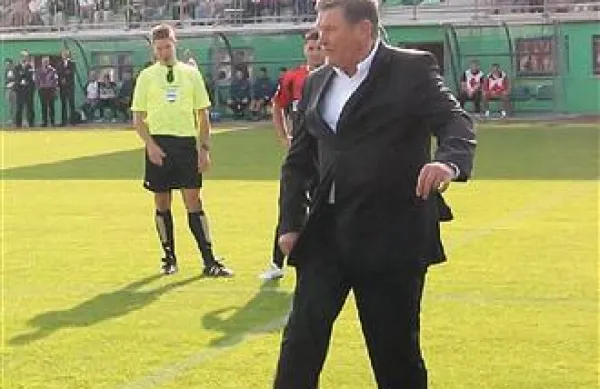Tako je nekdanji prvi mož Primorja Dušan Črnigoj  septembra 2011 odprl prenovljen ajdovski stadion
