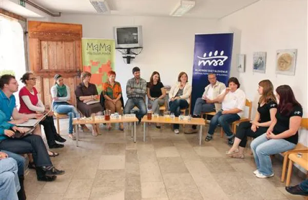 Sodelujoči so sklenili glave, da bi mladi v času krize opazili in izkoristili  priložnosti